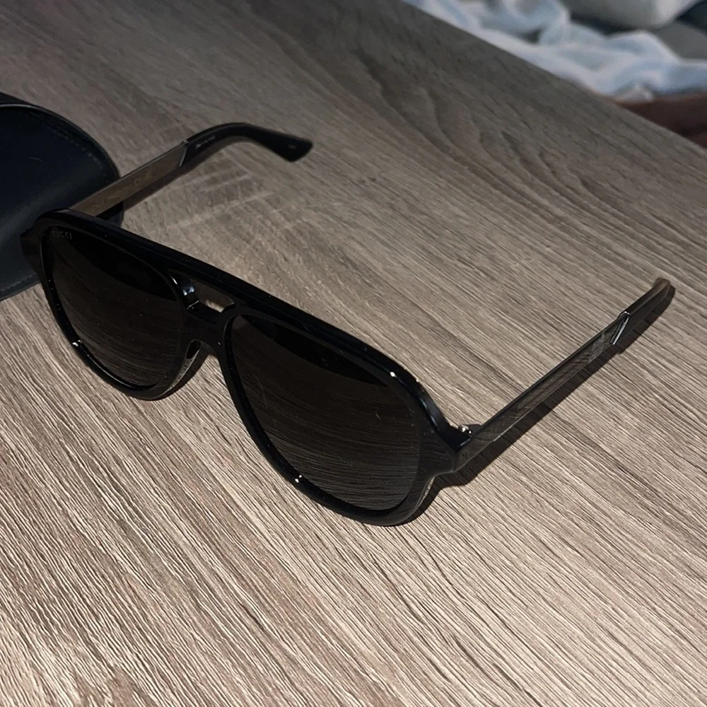 Like new mens gucci aviator sunglasses - Picture 2 of 5